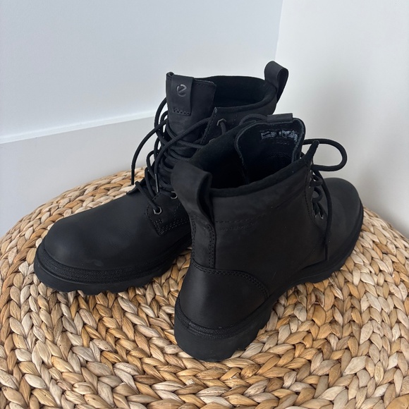 Black Ecco Boots - Picture 3 of 4